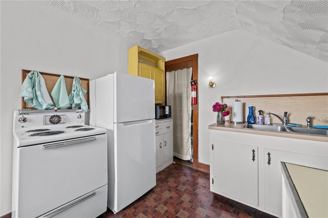 350 Broadway, Unit 2 Newport, RI 02840 - Photo 5 of 22