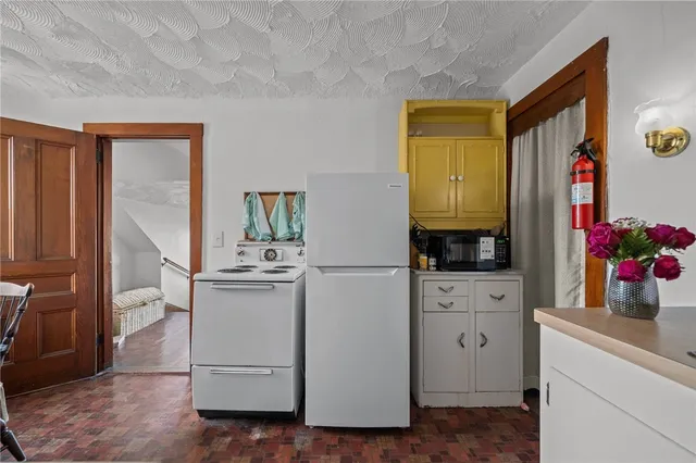 $1,500 | 350 Broadway, Unit 2, Newport, RI 02840