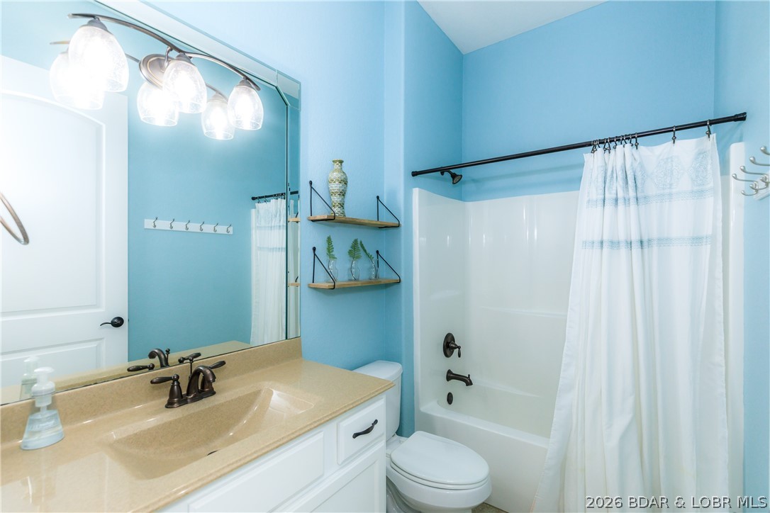 1184 Jeffries Road, Unit 114 Osage Beach, MO 65065 - Photo 13 of 40 bathroom 2