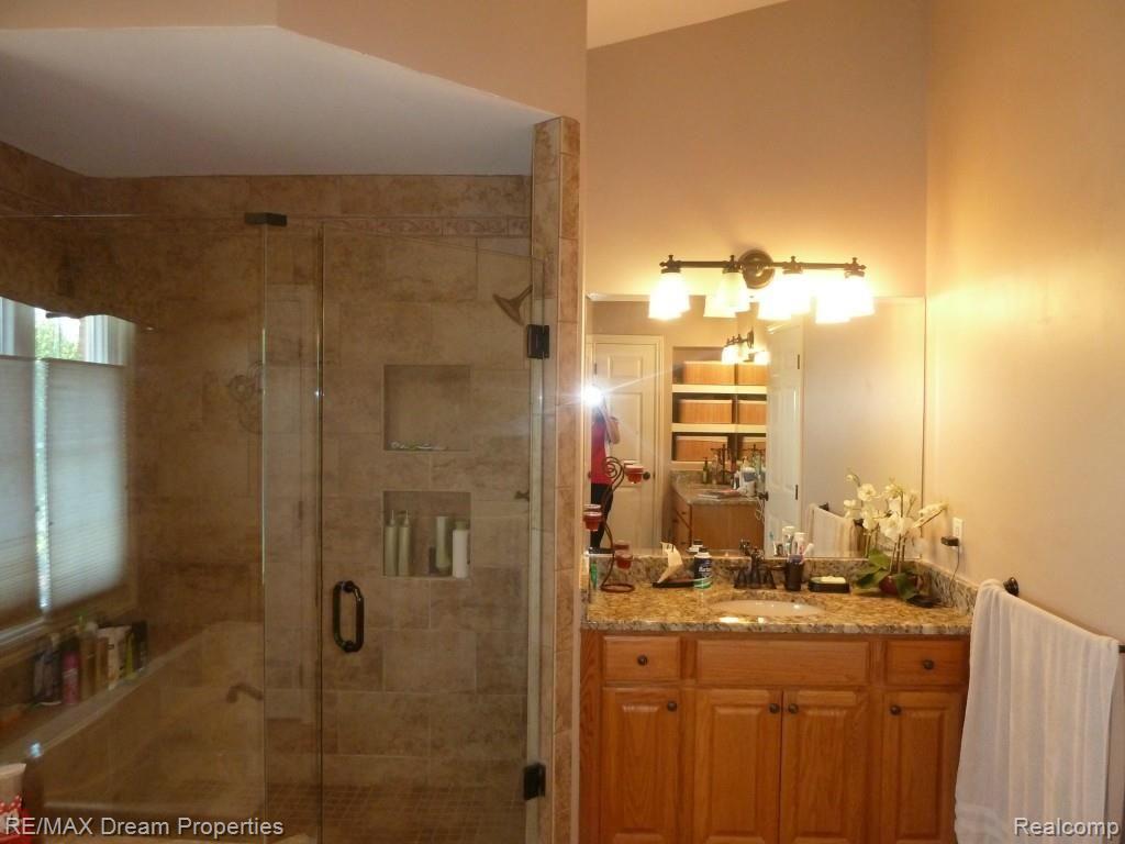 47890 Gladstone Road Canton, MI 48188 - Photo 22 of 45 MASTER BATH 2.jpg