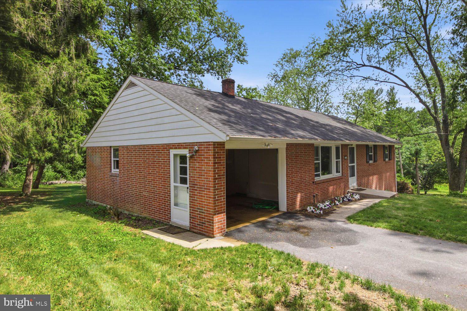 329 Fairview Drive Lititz, PA 17543 - Photo 9 of 39 Gallery Image 9