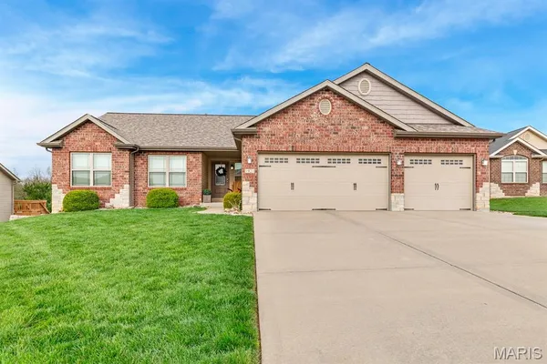 $462,500 | 1921 Crimson Oak Drive, Maryville, IL 62062