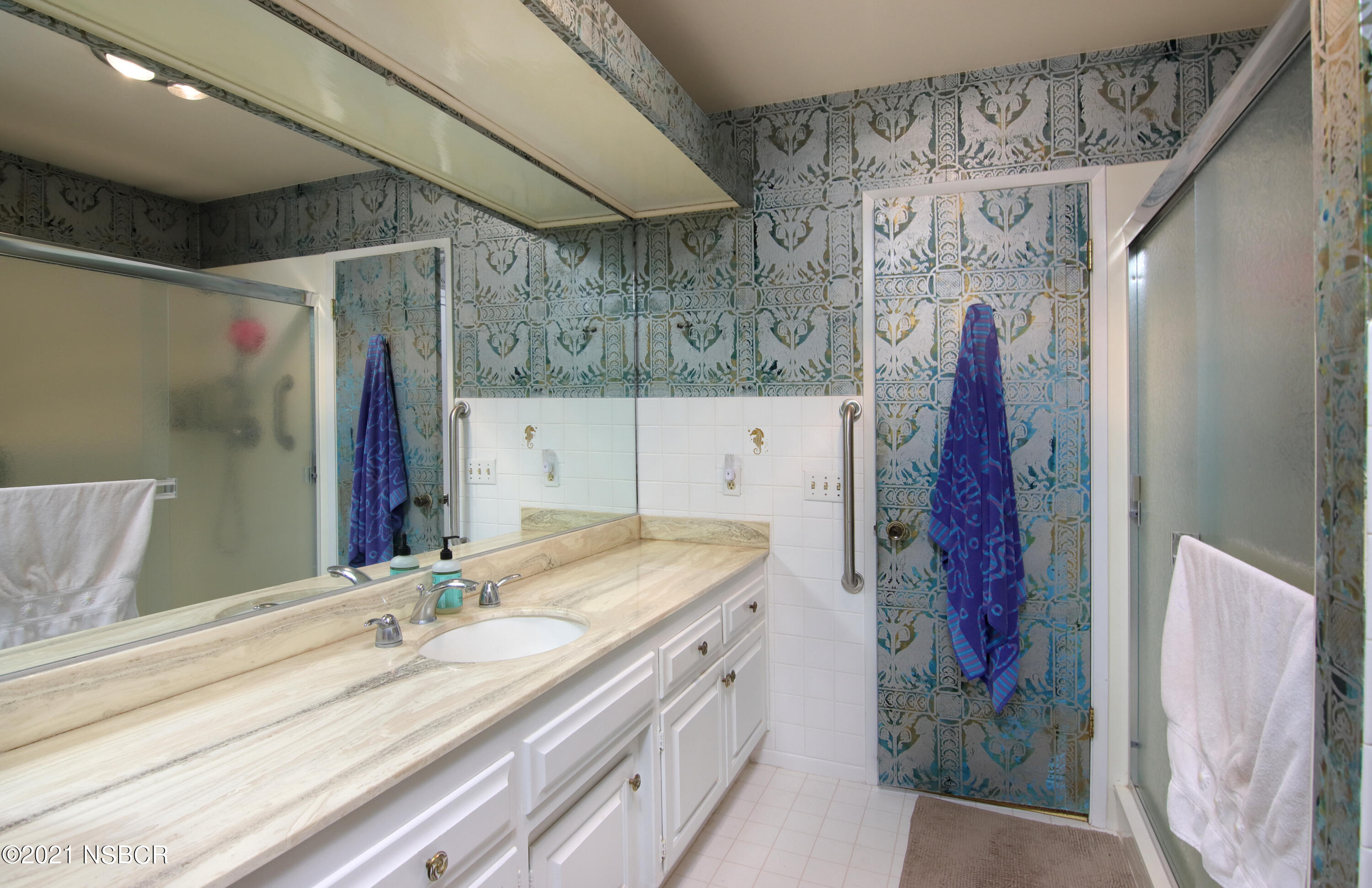 4137 Oakwood Road Lompoc, CA 93436 - Photo 13 of 22 4731oakwoodmasterbath