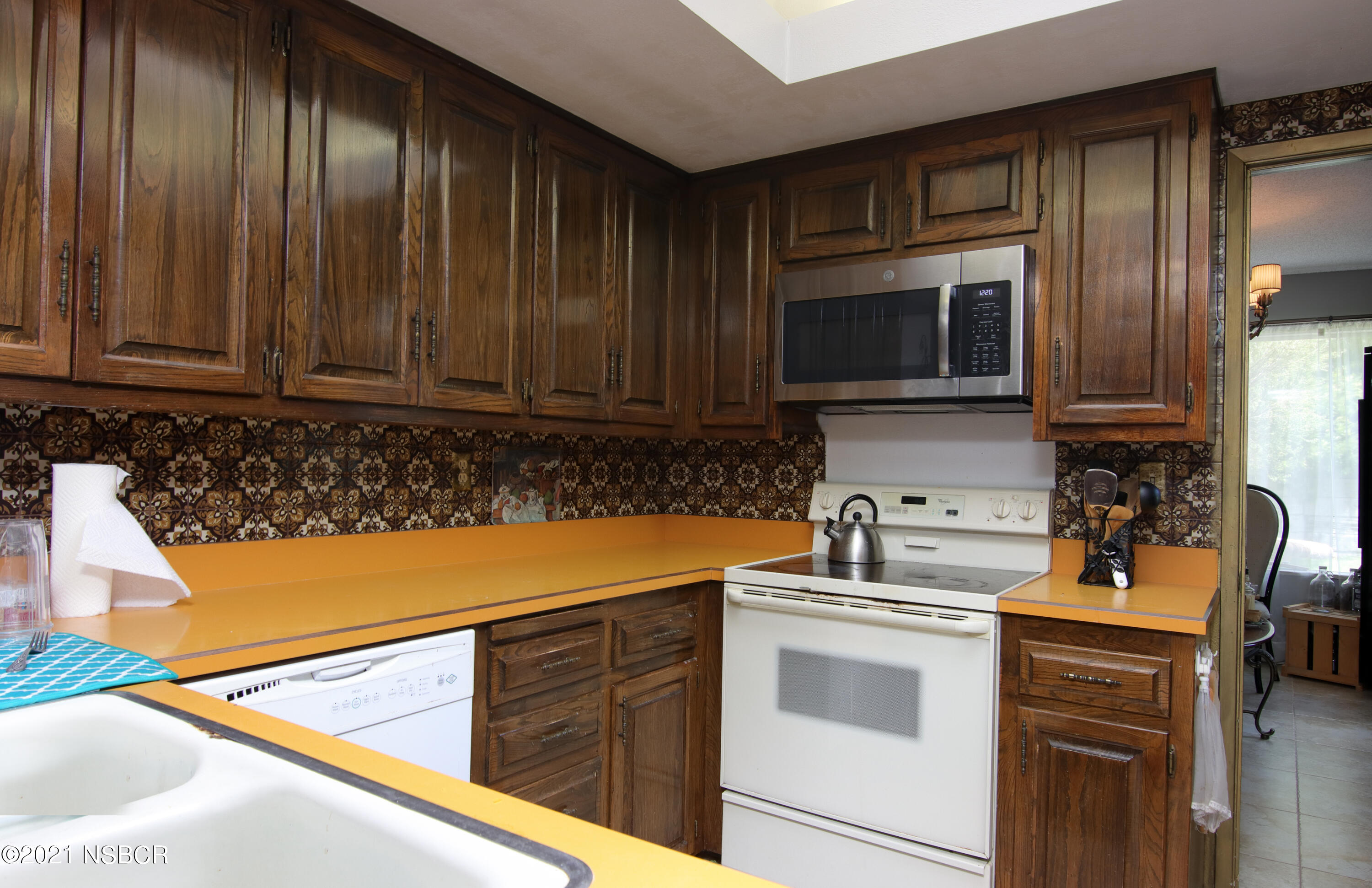 4137 Oakwood Road Lompoc, CA 93436 - Photo 9 of 22 4731OakwoodKitchen1