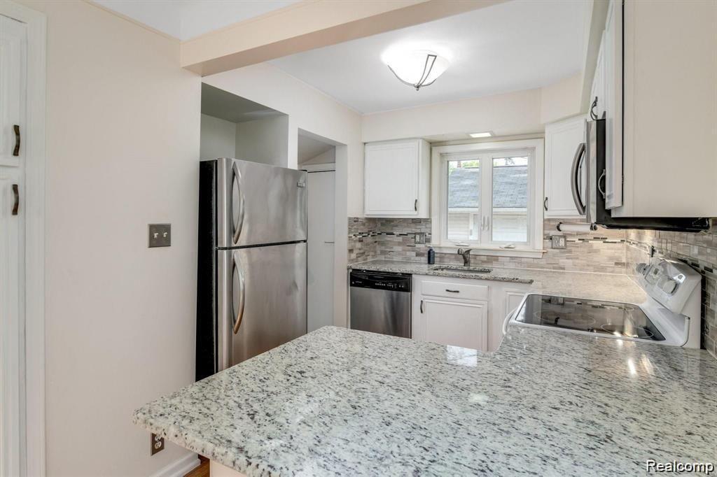 3426 Chester Road Royal Oak, MI 48073 - Photo 6 of 21