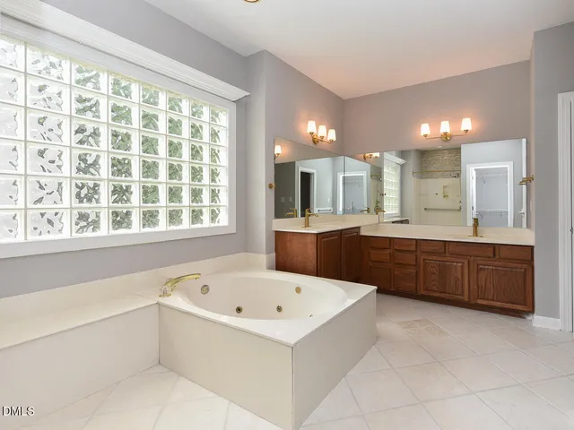 $825,000 | 406 Cricketfield Lane, Cary, NC 27518