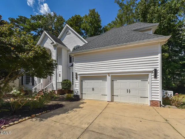 a view of house and outdoor space
