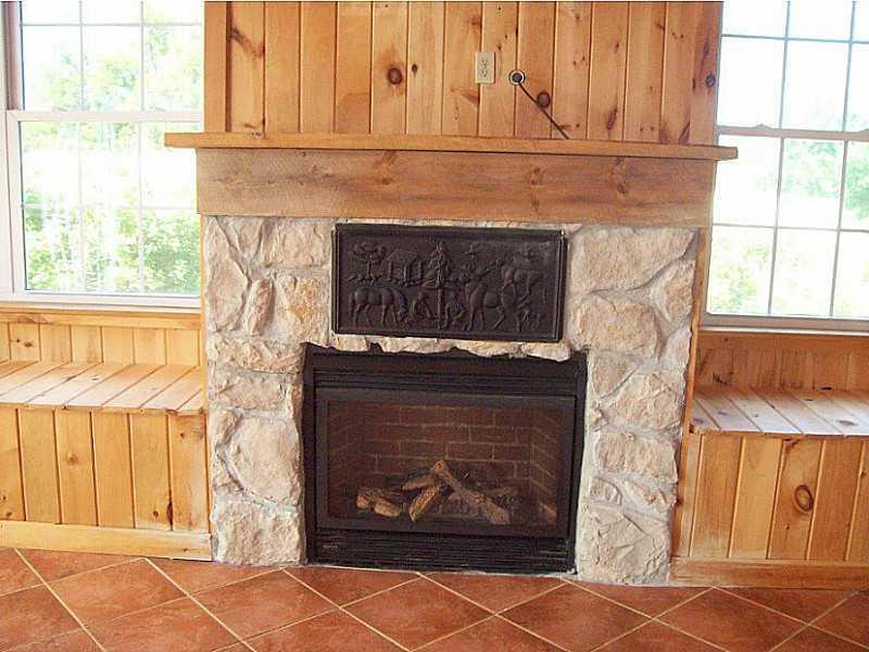896 Coldbrook Road Hermon, ME 04401 - Photo 13 of 29 Living Room.