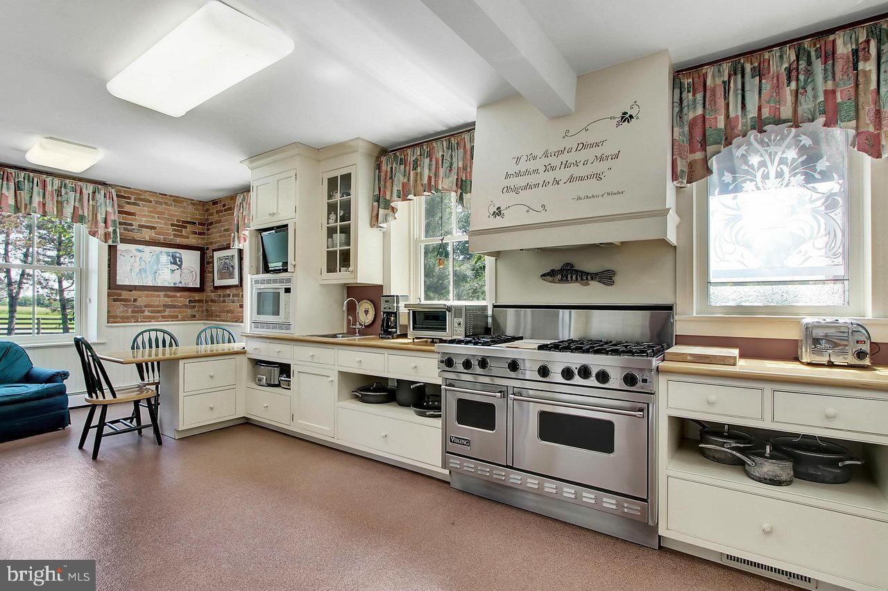 1236 Russell Tavern Road Gettysburg, PA 17325 - Photo 2 of 30 Kitchen