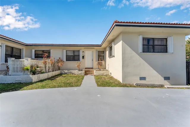 $1,700 | Southwest Lakes, Hallandale Beach, FL 33009