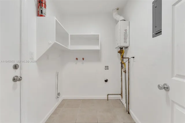 $1,700 | Southwest Lakes, Hallandale Beach, FL 33009