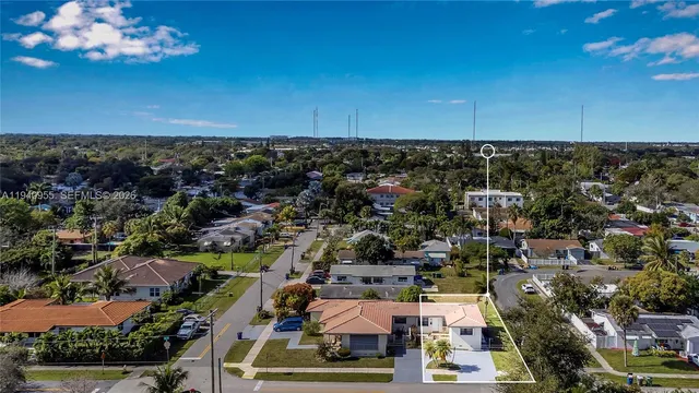 $1,700 | Southwest Lakes, Hallandale Beach, FL 33009
