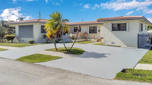 $1,700 | Southwest Lakes, Hallandale Beach, FL 33009