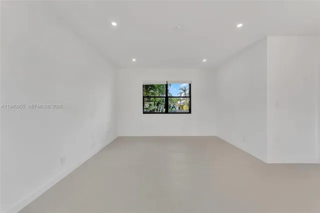 $1,700 | Southwest Lakes, Hallandale Beach, FL 33009