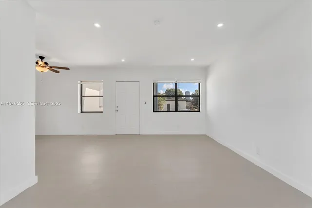 $1,700 | Southwest Lakes, Hallandale Beach, FL 33009