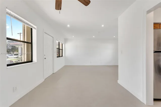 $1,700 | Southwest Lakes, Hallandale Beach, FL 33009