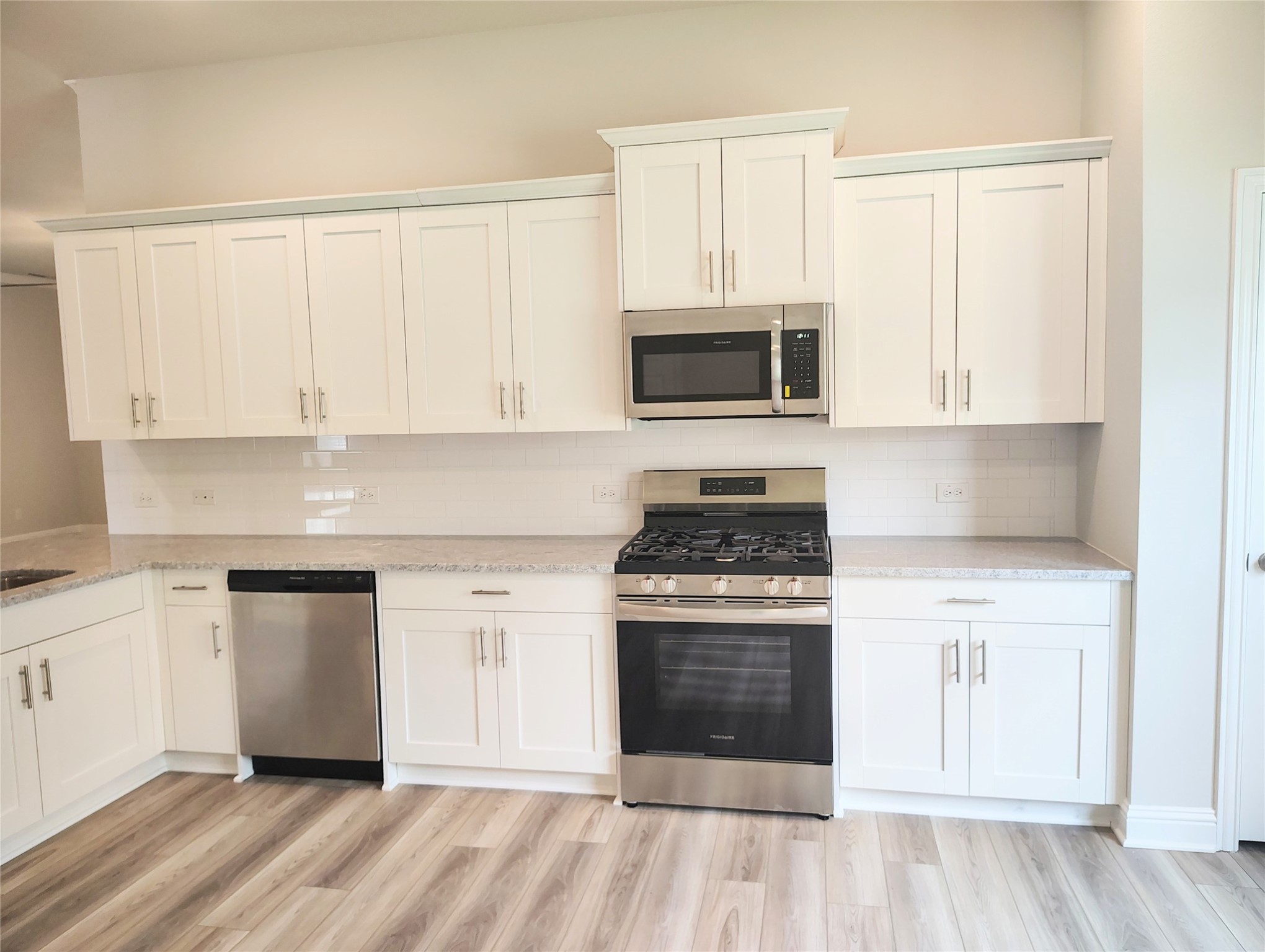 601 Greystone Lane Angleton, TX 77515 - Photo 9 of 31 a kitchen with white cabinets and appliances