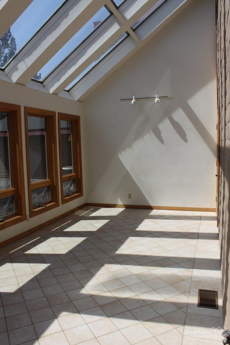 66275 Gerking Market Road Bend, OR 97703 - Photo 7 of 25 Sunroom