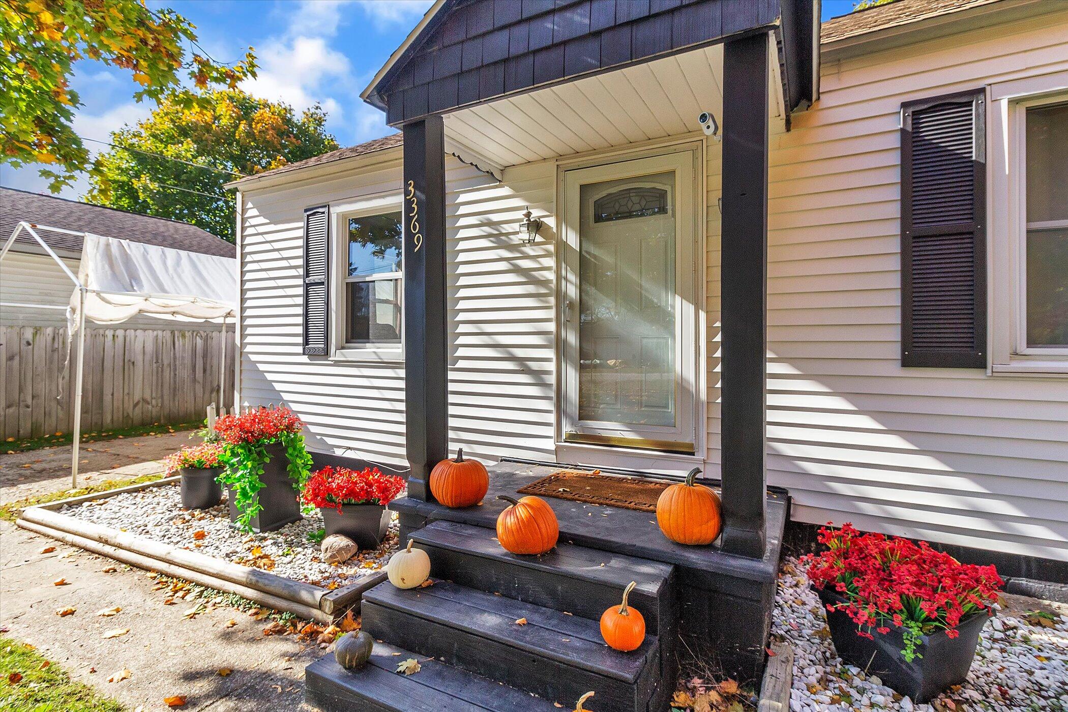 3369 Raffie Street Muskegon, MI 49444 - Photo 6 of 38 06-3369-Raffie-St-WindowStill-Real-Estat