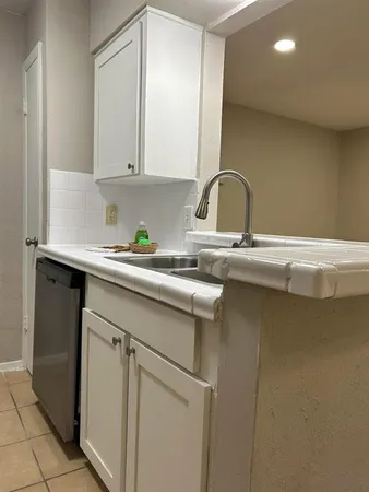 a close view of sink and tap