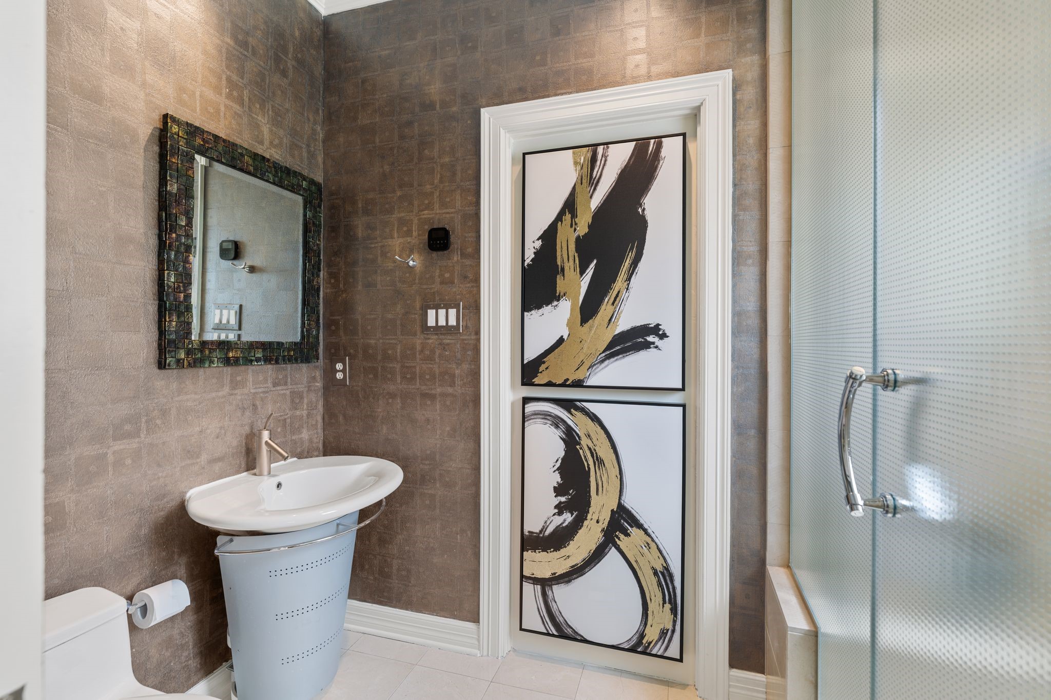 30 Hackberry Lane, Unit A Houston, TX 77027 - Photo 34 of 42 Bedroom #3, en-suite bathroom with a walk-in shower.