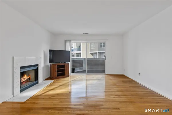$385,000 | 13 Harbour Close, Unit 13, New Haven, CT 06519