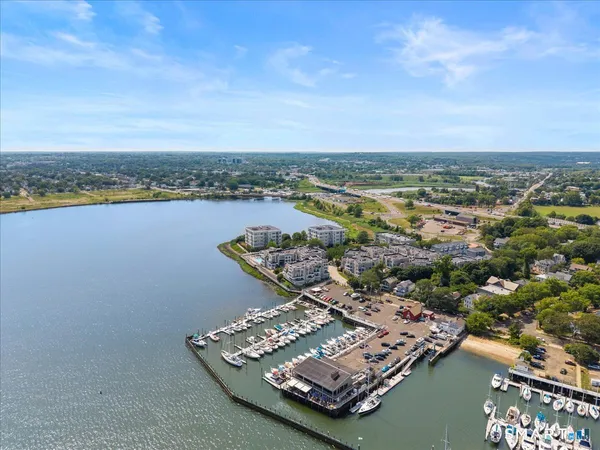$385,000 | 13 Harbour Close, Unit 13, New Haven, CT 06519