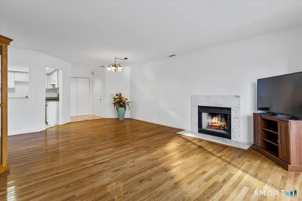 $385,000 | 13 Harbour Close, Unit 13, New Haven, CT 06519