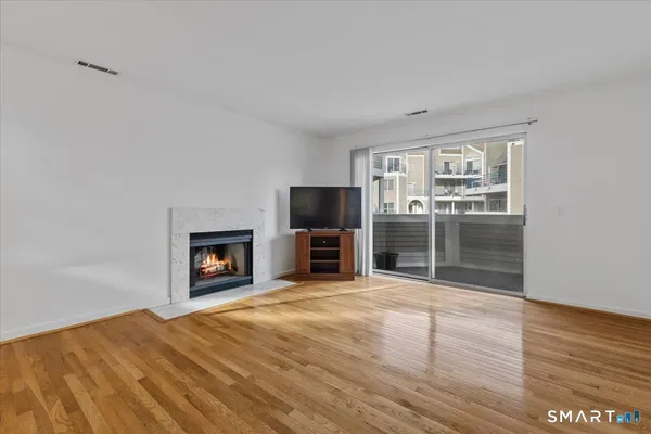 $385,000 | 13 Harbour Close, Unit 13, New Haven, CT 06519