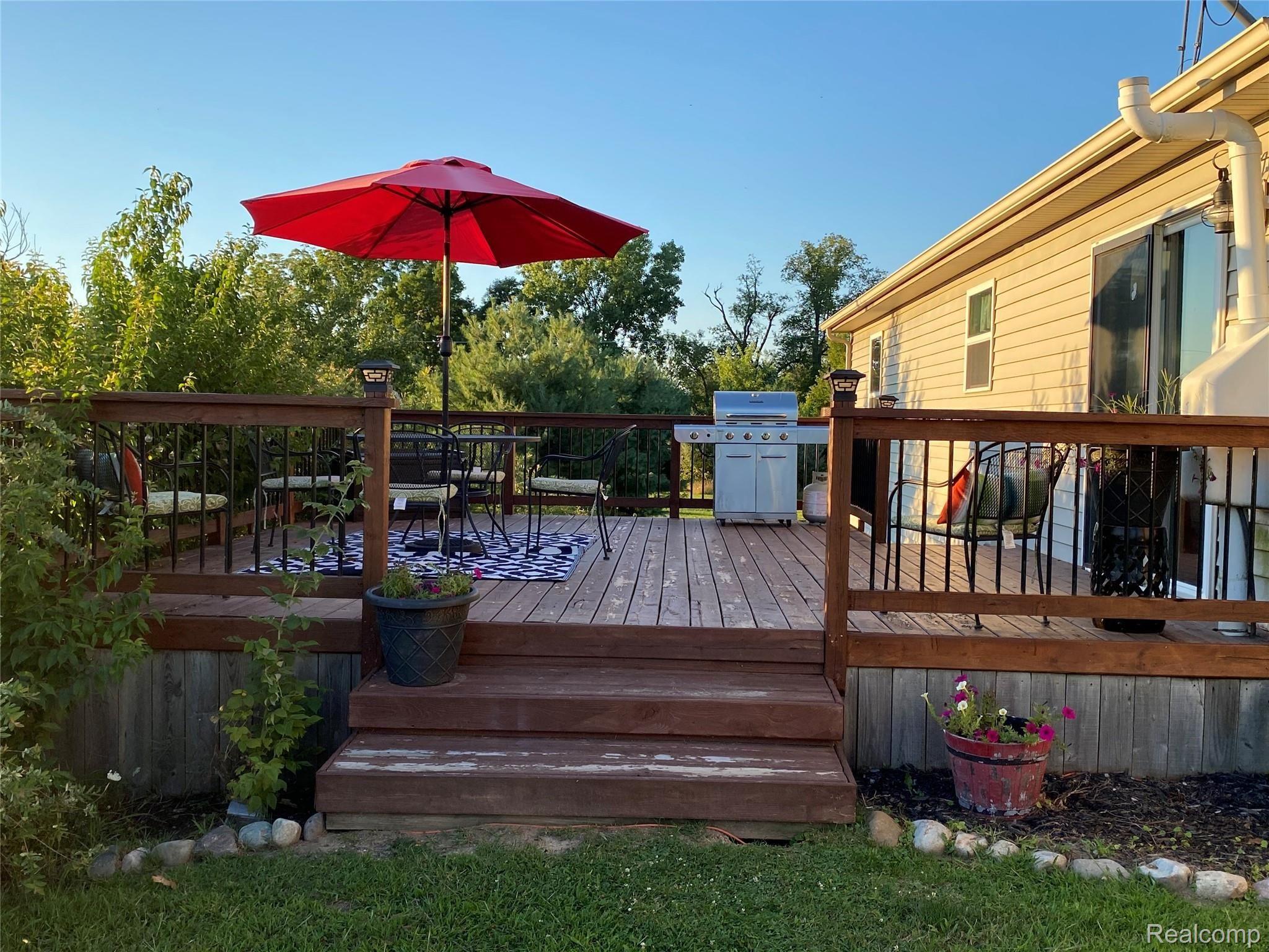 5058 Gregory Road Gregory, MI 48137 - Photo 30 of 33 back deck.jpg