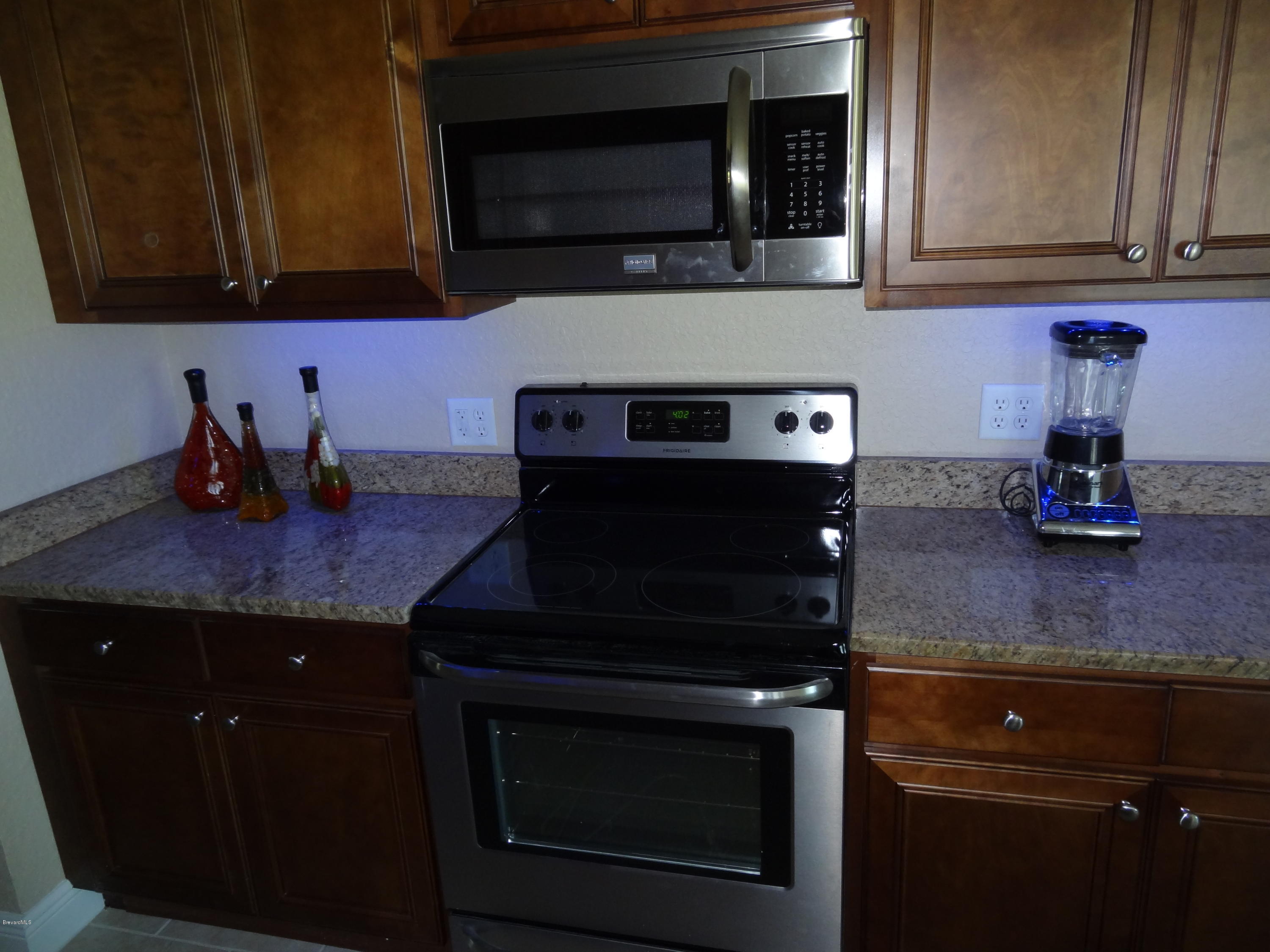 2272 Laden Road Melbourne, FL 32935 - Photo 12 of 39 Colored Undercabinet Lighting