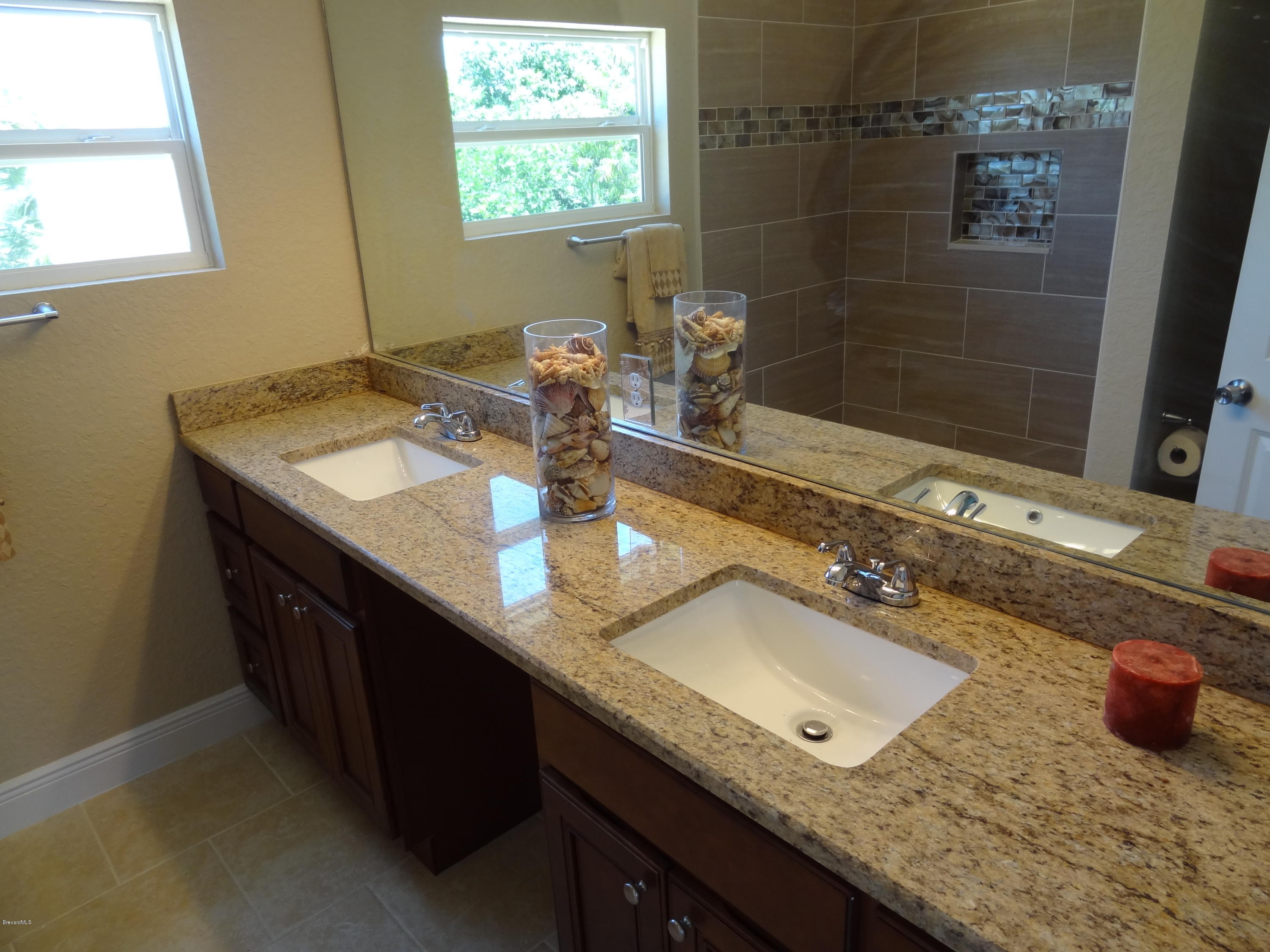 2272 Laden Road Melbourne, FL 32935 - Photo 26 of 39 Upstairs Bathroom w/sitting area