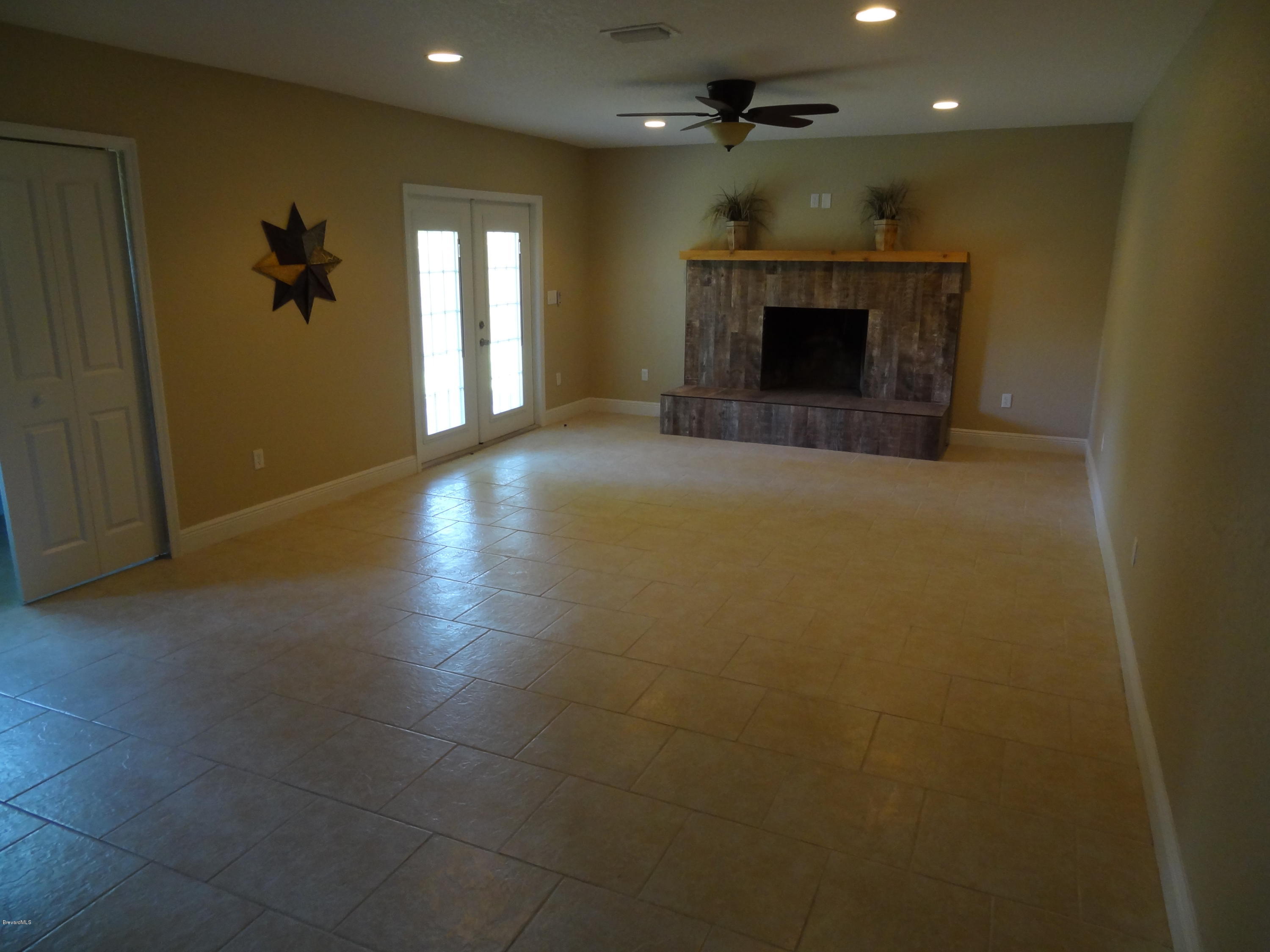2272 Laden Road Melbourne, FL 32935 - Photo 29 of 39 HUGE Family Room