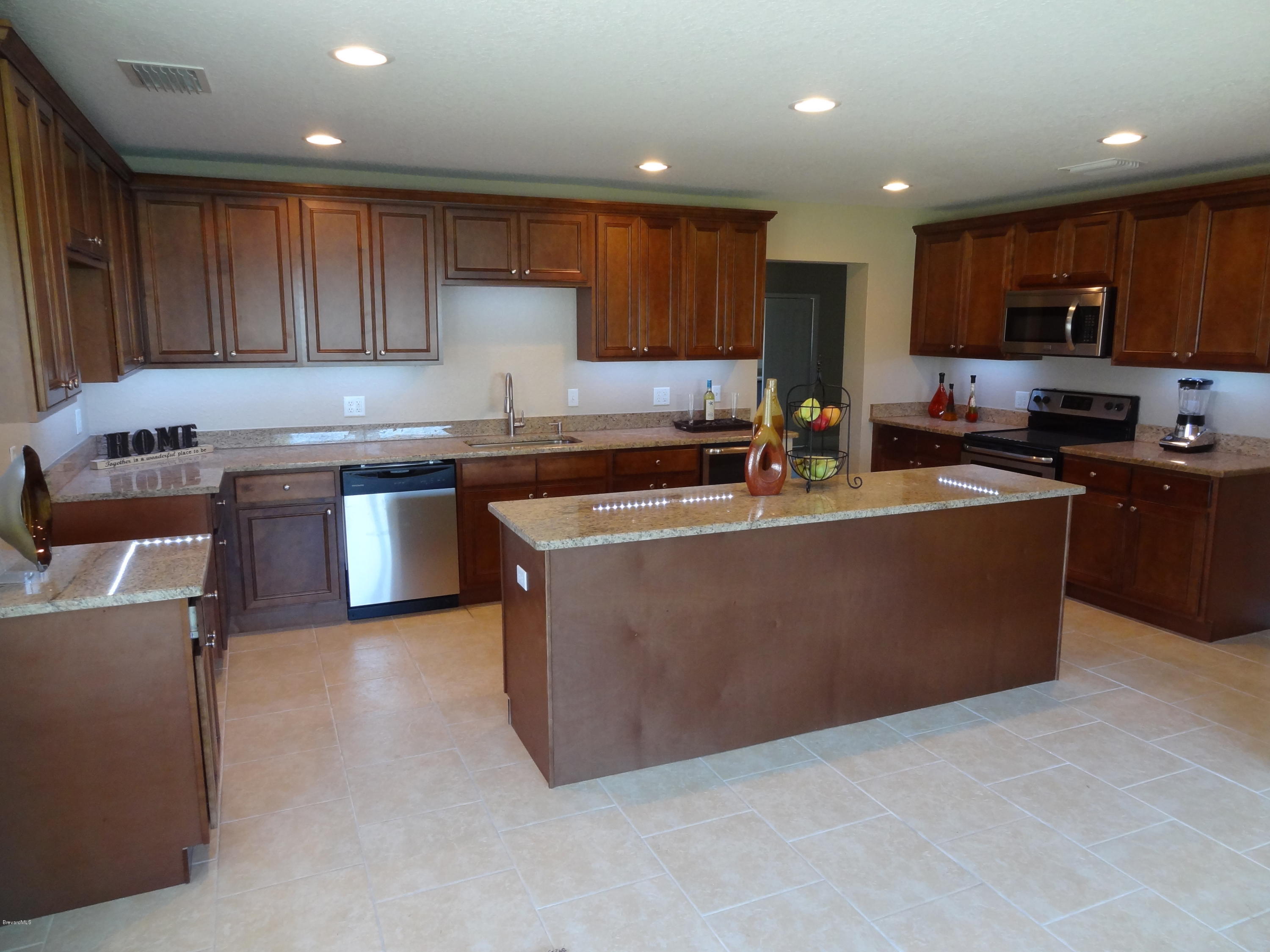 2272 Laden Road Melbourne, FL 32935 - Photo 7 of 39 HUGE Kitchen
