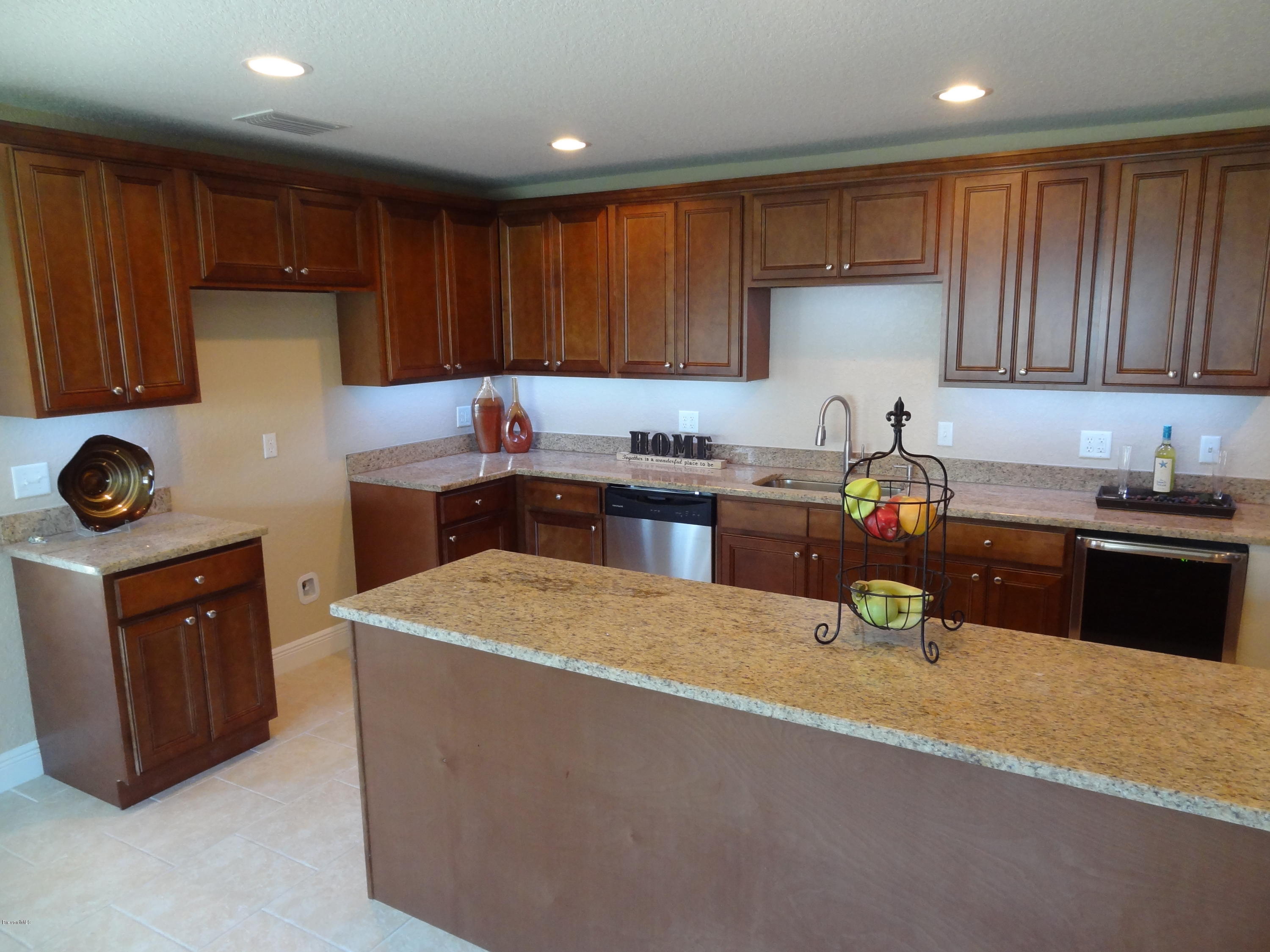 2272 Laden Road Melbourne, FL 32935 - Photo 8 of 39 Lots of cabinets