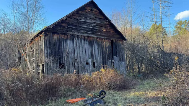 $229,900 | 50 Cheney 4-Corner Road, Newbury, VT 05040