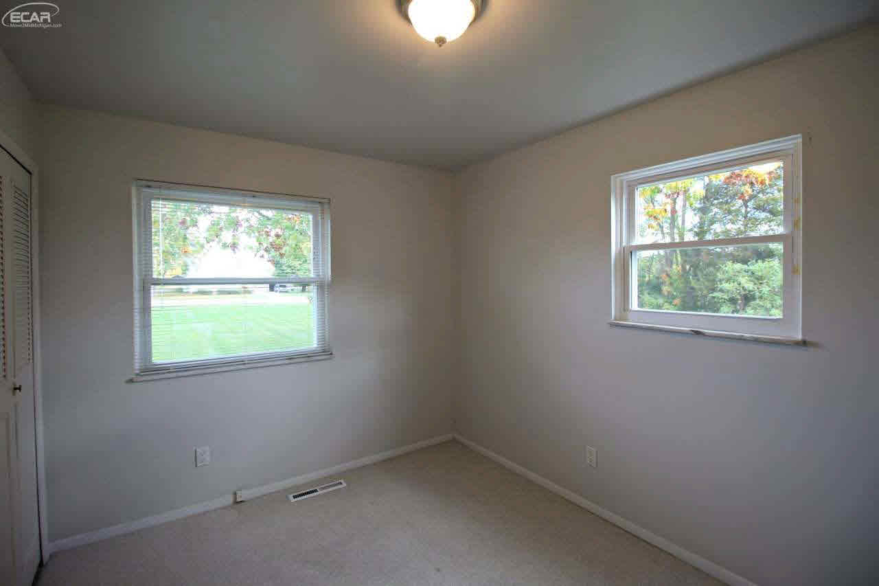 7161 Beecher Road Flint, MI 48532 - Photo 16 of 24 21231394-15.JPG