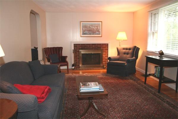7 Newhall Road Lynnfield, MA 01940 - Photo 4 of 12 Gallery Image 4