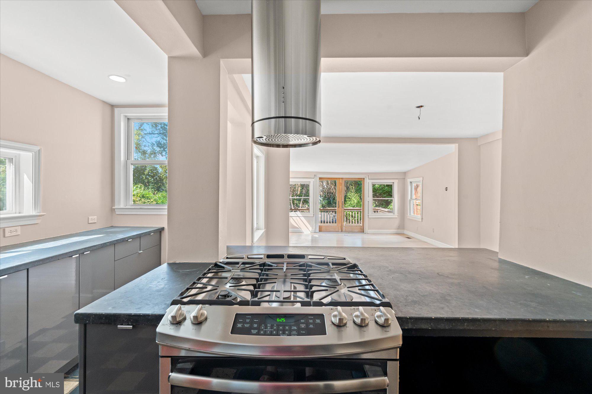 4718 Reservoir Road Northwest Washington, DC 20007 - Photo 7 of 19 Gallery Image 7