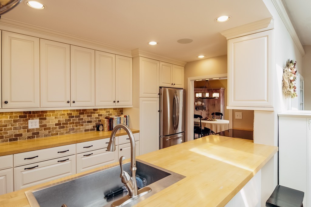 14 Walnut Street Lexington, MA 02421 - Photo 13 of 30 Gallery Image 13