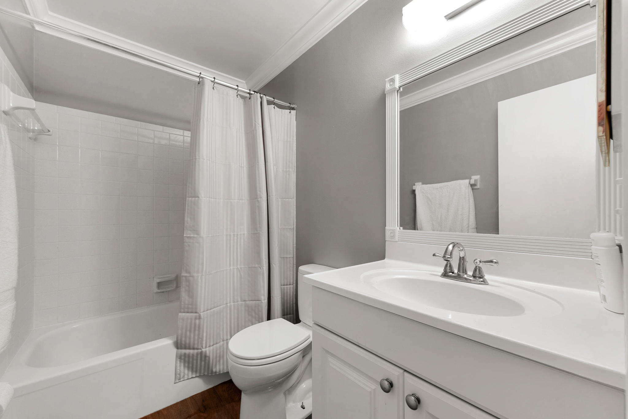 111 Chadwick Drive Jupiter, FL 33458 - Photo 11 of 34 GUEST BATH