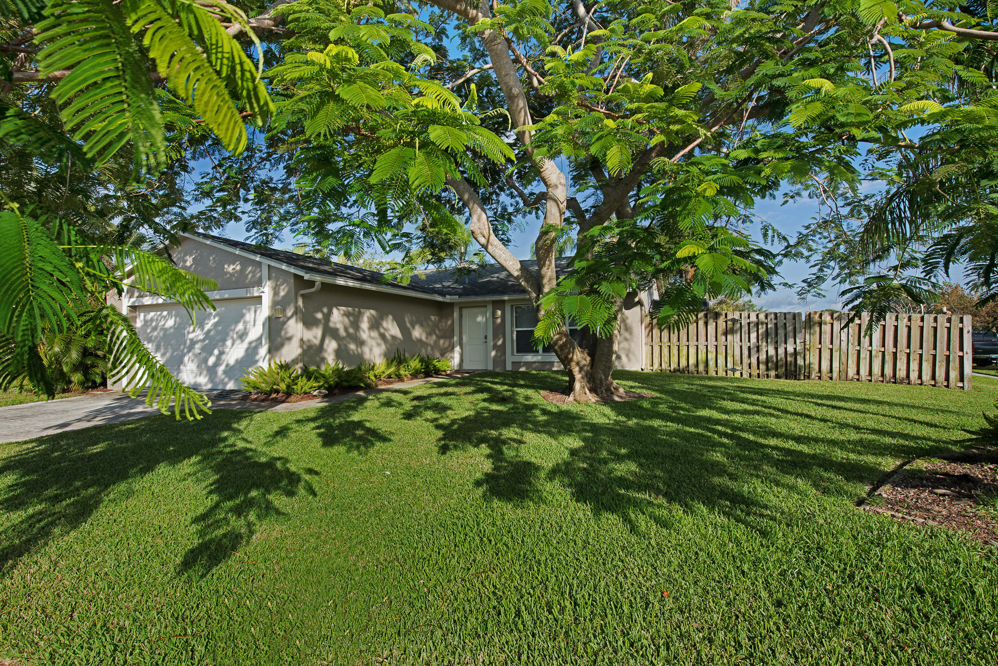 111 Chadwick Drive Jupiter, FL 33458 - Photo 2 of 34 EXTERIOR