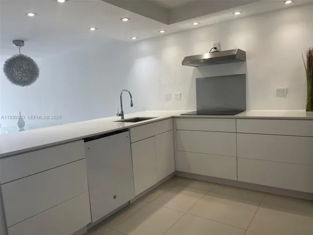 $219,000 | 1670 Northeast 191st Street, Unit 2133, Miami, FL 33179