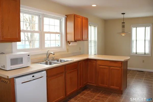 $2,000 | 6 Sunnyside East Rd Ex Road Extension, Unit 6, Norwich, CT 06360