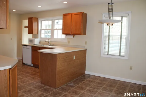 $2,000 | 6 Sunnyside East Rd Ex Road Extension, Unit 6, Norwich, CT 06360