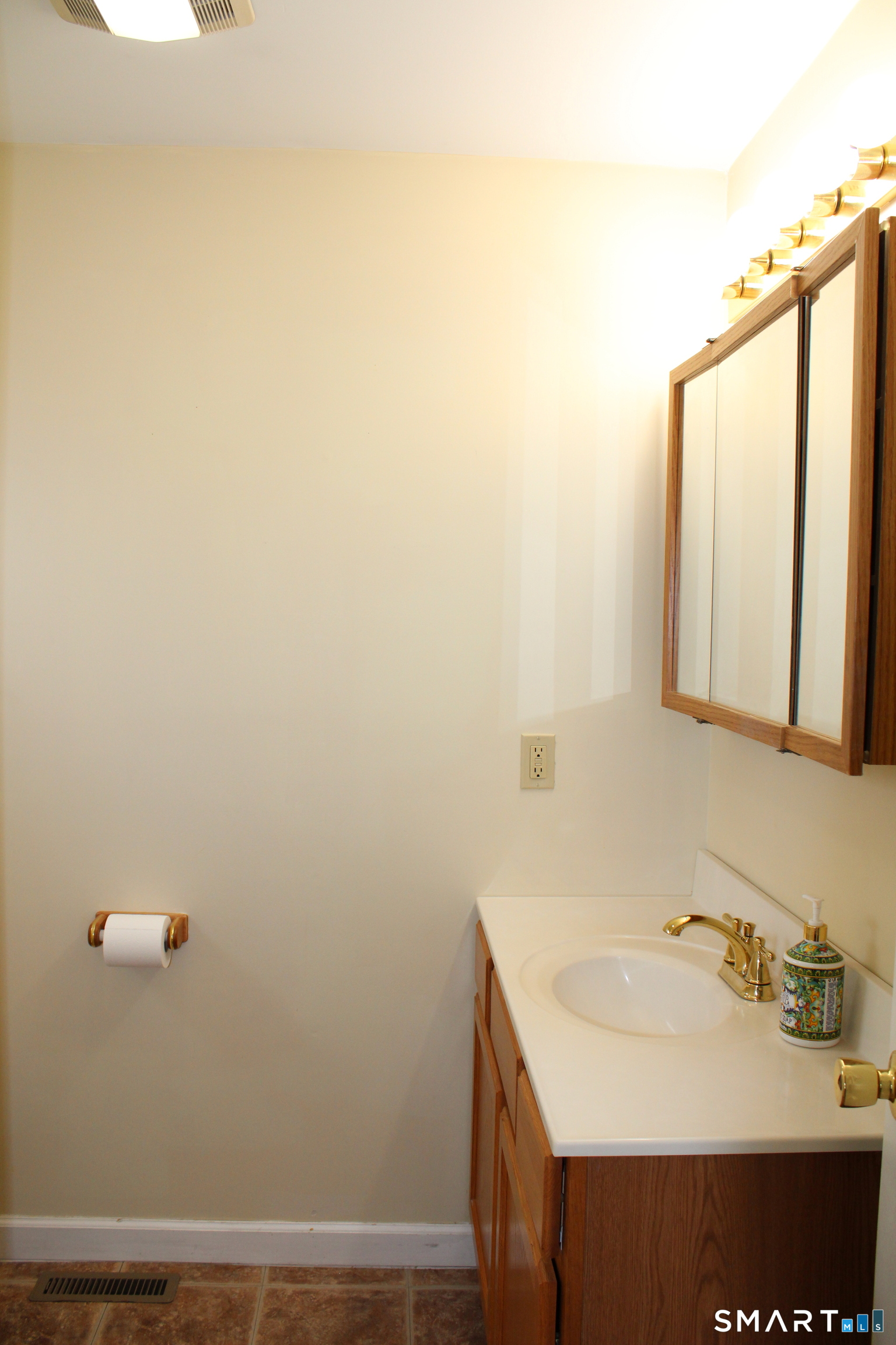 6 Sunnyside E Rd Extension, Unit 6 Norwich, CT 06360 - Photo 8 of 17 HALF BATH ON FIRST FLOOR