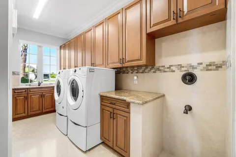 $9,750,000 | 4216 Intracoastal Drive, Highland Beach, FL 33487