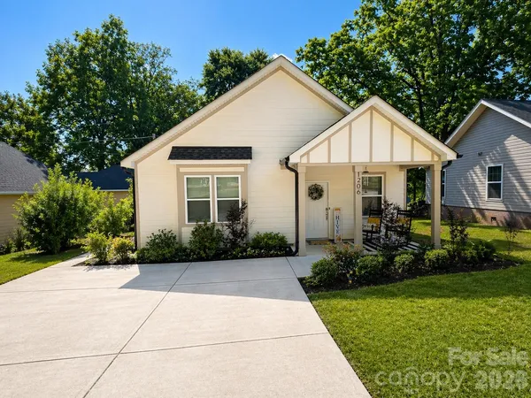 $240,000 | 1206 8th Street, Unit 13, Statesville, NC 28677