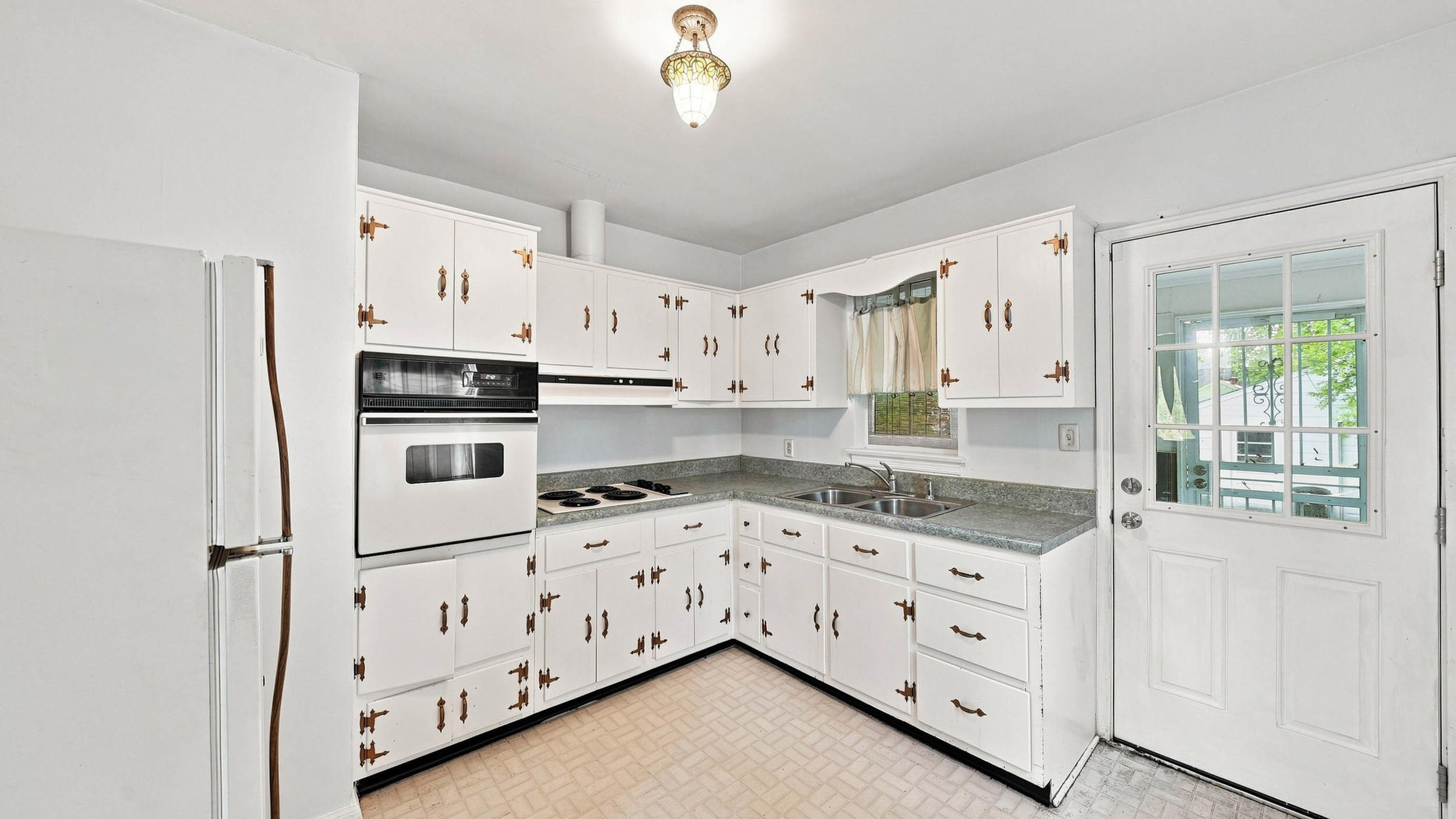 7_120 rees ave-7