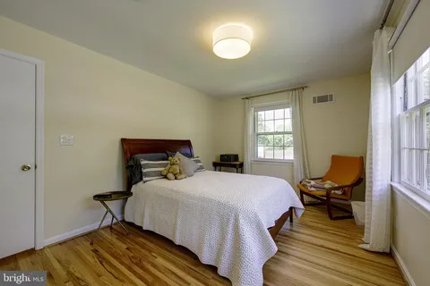 $650,000 | 5 Olivewood Court, Greenbelt, MD 20770